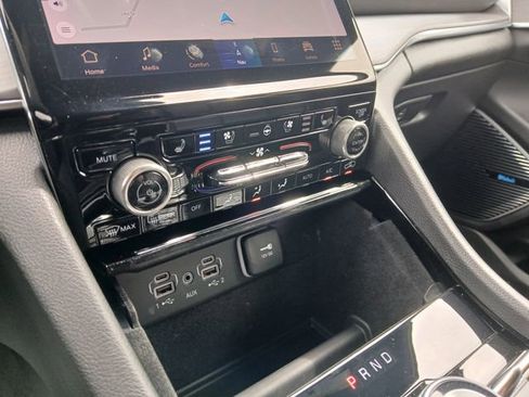Used 2022 Jeep Grand Cherokee Overland AWD/4WD image 29