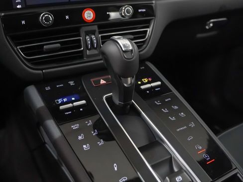 New 2026 Porsche Macan S image 33