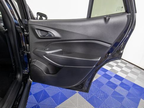 Used 2025 Chevrolet Trax LT FWD image 16
