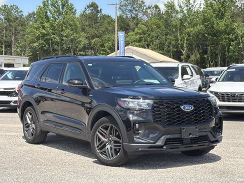 Used 2025 Ford Explorer ST-Line w/ ST-Line Street Pack AWD/4WD image 14