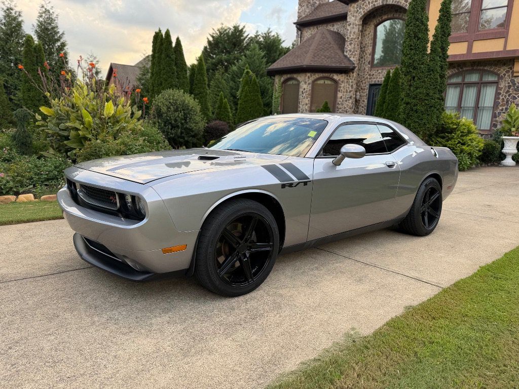 Used 2014 Dodge Challenger R/T RWD image 2