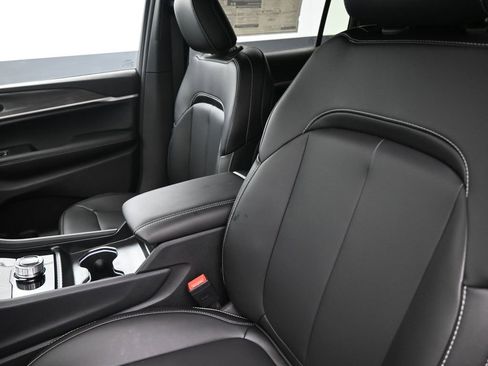 New 2025 Jeep Grand Cherokee L Limited w/ Black Appearance Package image 31