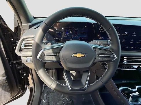 New 2026 Chevrolet Traverse LT w/ Driver Confidence Package AWD/4WD image 12