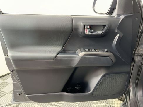 Used 2019 Toyota Tacoma TRD Sport image 20