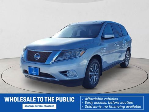 Used 2015 Nissan Pathfinder S image 1