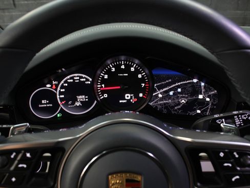 Used 2023 Porsche Cayenne Platinum Edition image 60