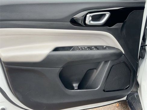 Used 2023 Jeep Compass Limited image 14