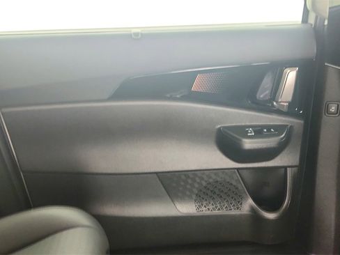 Used 2025 Kia Carnival SX Prestige image 38