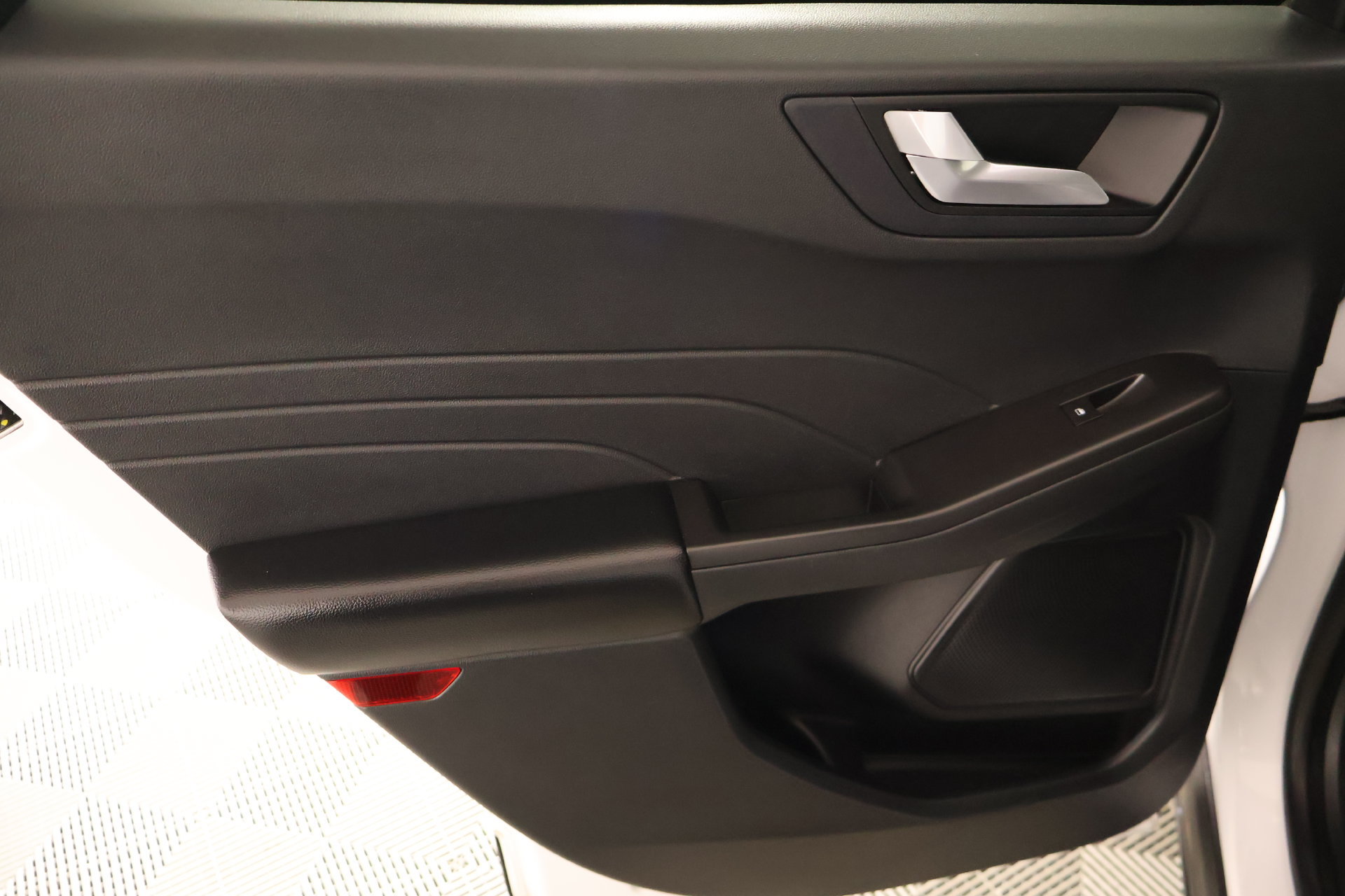 Used 2021 Ford Escape SE w/ SE Sport Appearance Package FWD image 15