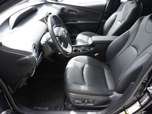 Used 2017 Toyota Prius Four Touring w/ Premium Convenience Package FWD image 19