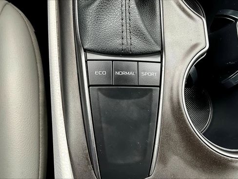 Used 2023 Toyota Camry SE image 34