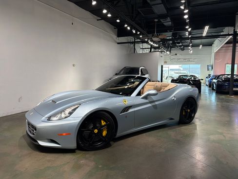 Used 2013 Ferrari California image 31