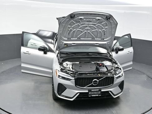 Used 2025 Volvo XC60 B5 Plus AWD/4WD image 39