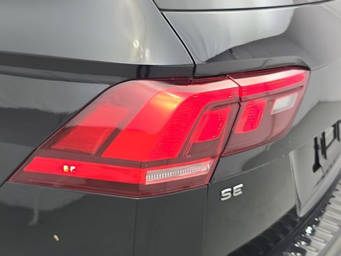 Certified 2024 Volkswagen Tiguan SE FWD image 35