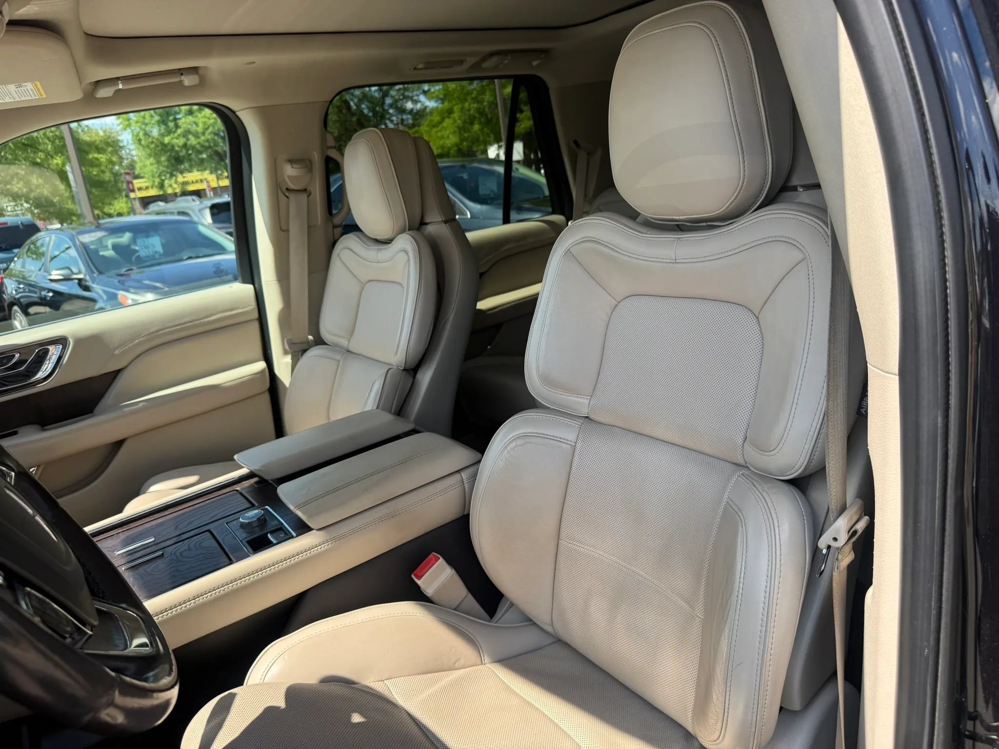 Used 2019 Lincoln Navigator Reserve w/ Cargo Package AWD/4WD image 16