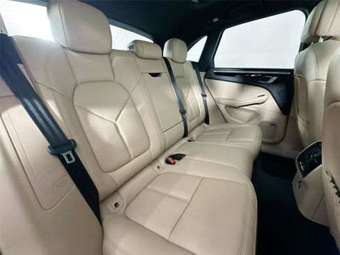 Certified 2026 Porsche Macan AWD/4WD image 27