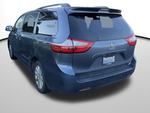 Used 2016 Toyota Sienna LE image 3