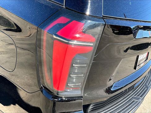 Certified 2025 Chevrolet Tahoe LT image 28