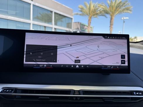 Used 2025 BMW iX xDrive50 image 27