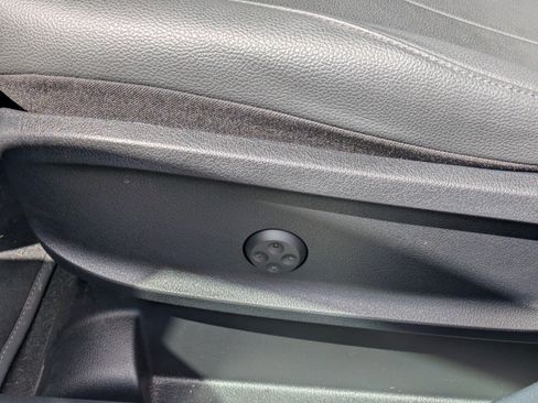 Used 2025 Mercedes-Benz GLB 250 image 22