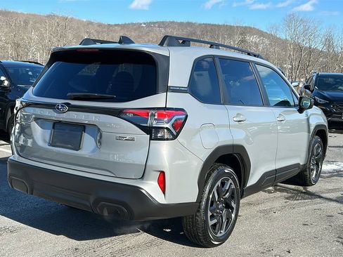Used 2025 Subaru Forester Premium image 8