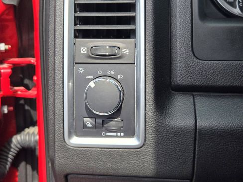 Used 2022 RAM 1500 Classic SLT RWD image 17