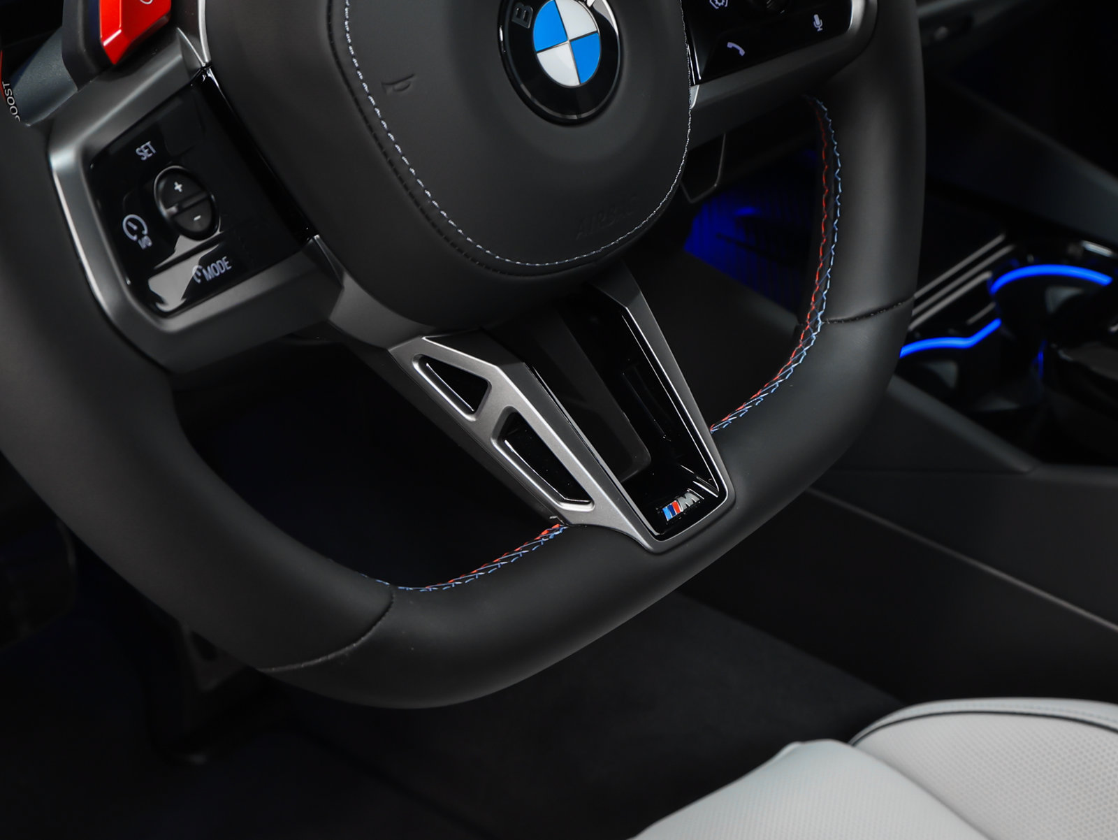 Used 2026 BMW M5 w/ Carbon Package AWD/4WD image 38
