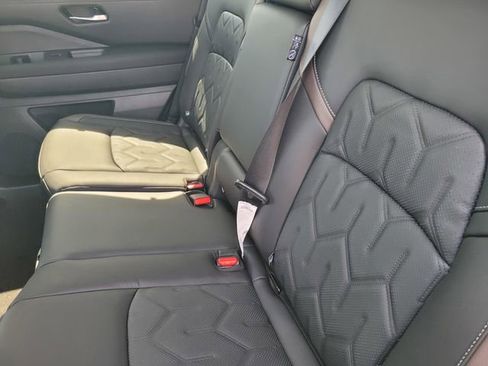 New 2026 Nissan Pathfinder Platinum AWD/4WD image 9