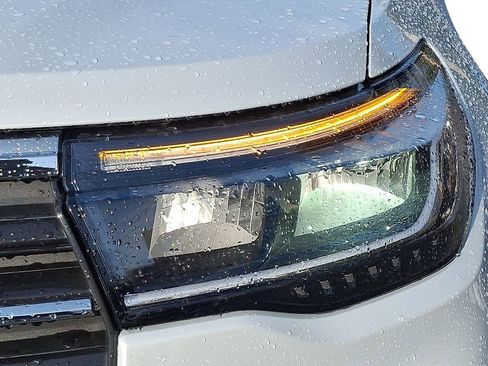 Used 2025 Ford Explorer Active image 10