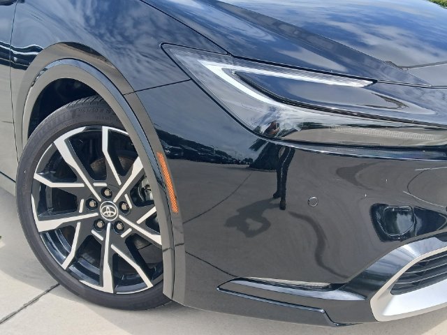 New 2025 Toyota Prius Plug-In Hybrid FWD image 2