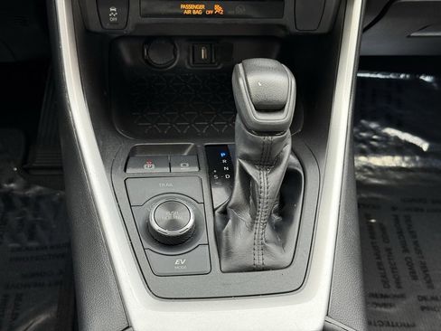 Used 2022 Toyota RAV4 XLE image 21