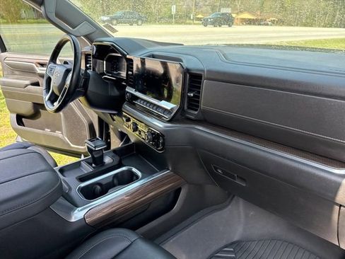 Used 2023 Chevrolet Silverado 1500 LT w/ Z71 Off-Road Package image 31