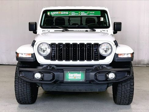 Used 2024 Jeep Gladiator Sport AWD/4WD image 2