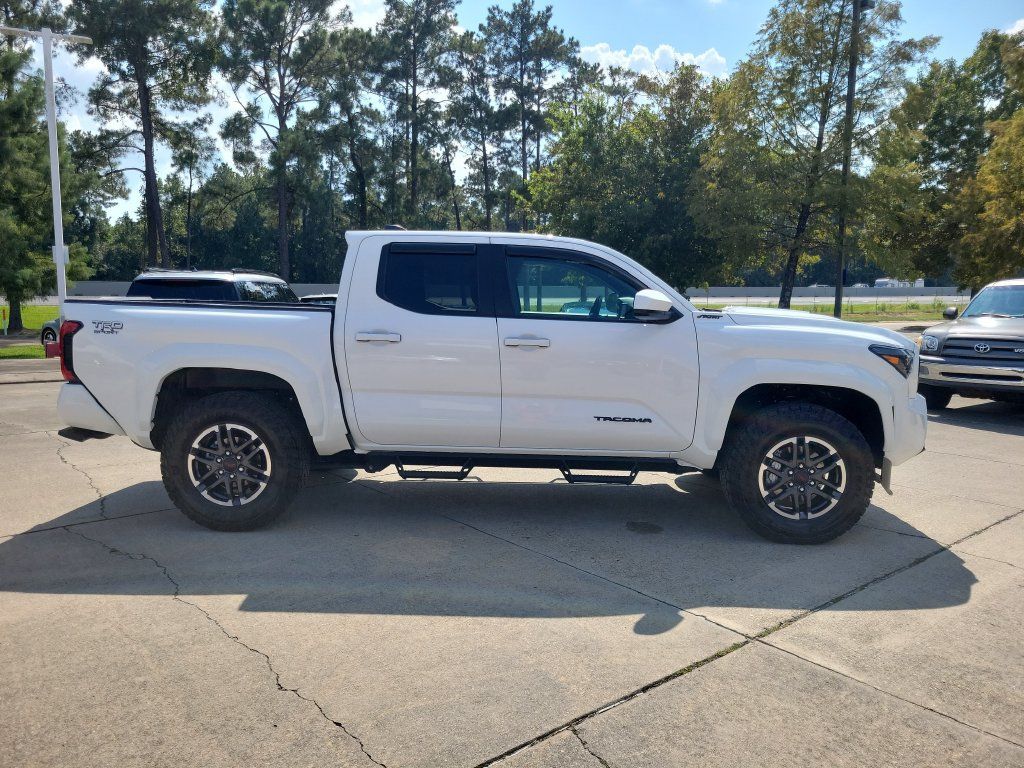 Used 2024 Toyota Tacoma TRD Sport AWD/4WD image 8
