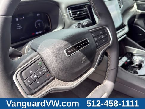 Used 2024 Jeep Wagoneer Series II w/ Flexible Seating Group RWD image 18