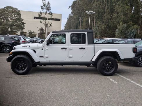 Used 2022 Jeep Gladiator Willys image 8