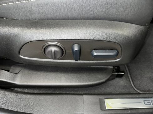 Certified 2023 GMC Acadia SLT w/ Preferred Package image 38