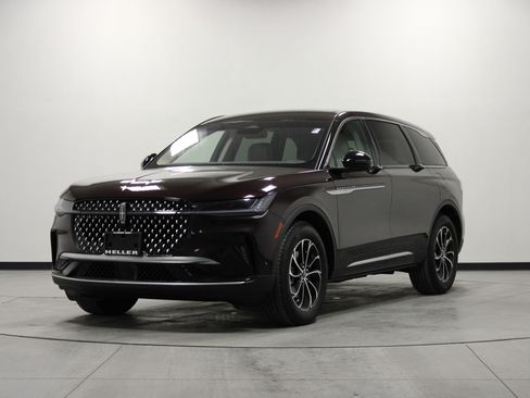 Used 2024 Lincoln Nautilus Premier image 8