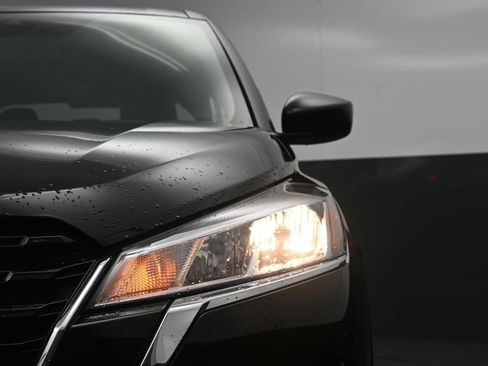 Used 2025 Nissan Kicks Play S image 12