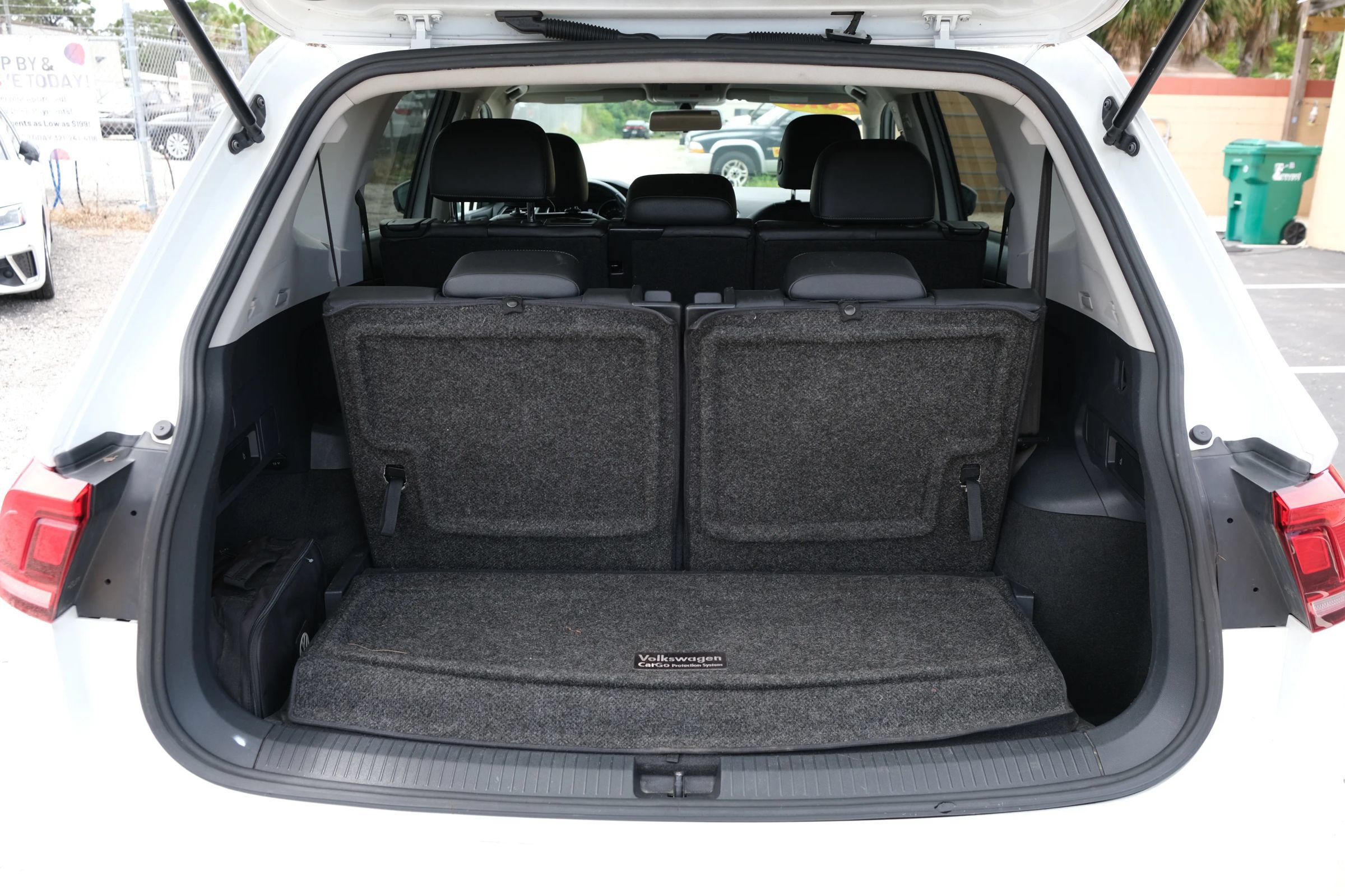 Used 2018 Volkswagen Tiguan SE w/ Panoramic Sunroof Package AWD/4WD image 12