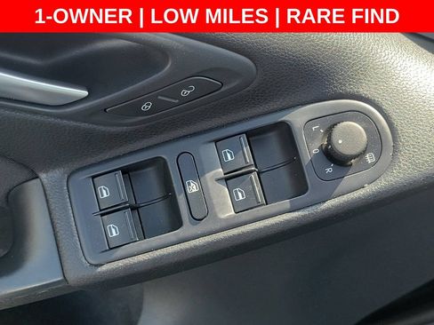Used 2014 Volkswagen Golf 4-Door FWD image 20