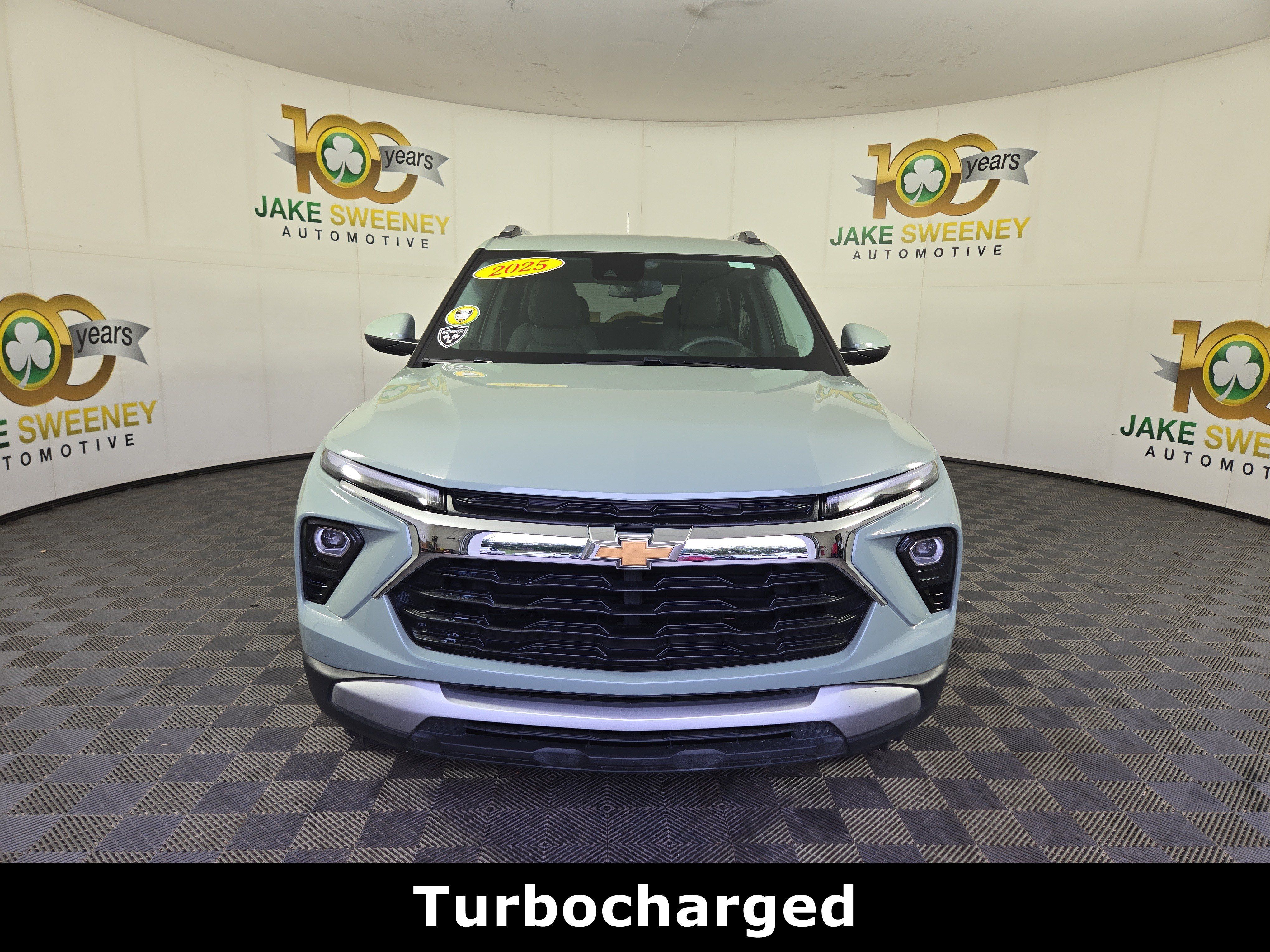 Used 2025 Chevrolet TrailBlazer LT FWD image 2