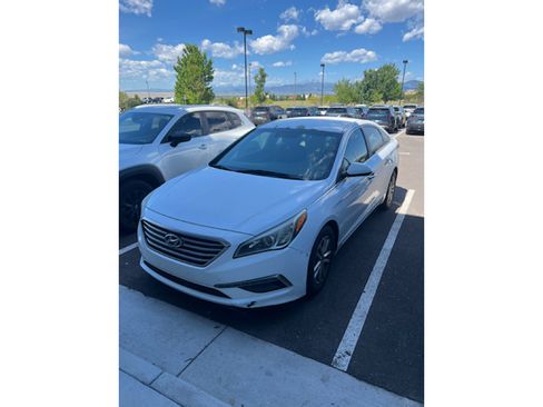 Used 2015 Hyundai Sonata SE w/ Option Group 09 FWD image 2
