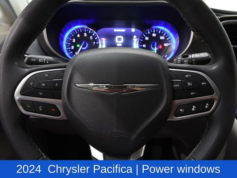 Used 2024 Chrysler Pacifica Touring-L FWD image 11