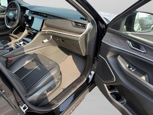 New 2026 Jeep Grand Cherokee Limited AWD/4WD image 14