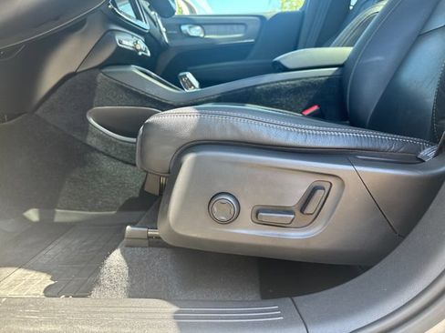 Used 2019 Volvo XC40 T5 Inscription AWD/4WD image 25