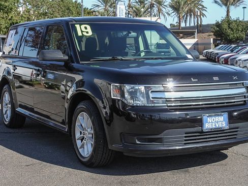 Used 2019 Ford Flex SE image 3