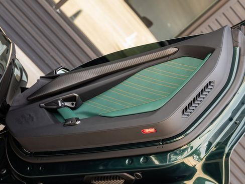 Used 2024 Lamborghini Revuelto image 40