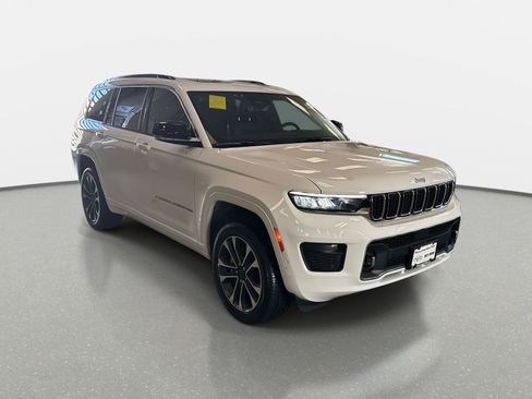 Used 2025 Jeep Grand Cherokee L Overland w/ Luxury Tech Group IV image 3