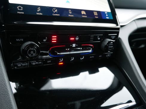 New 2025 Jeep Grand Cherokee L Limited w/ Black Appearance Package image 15